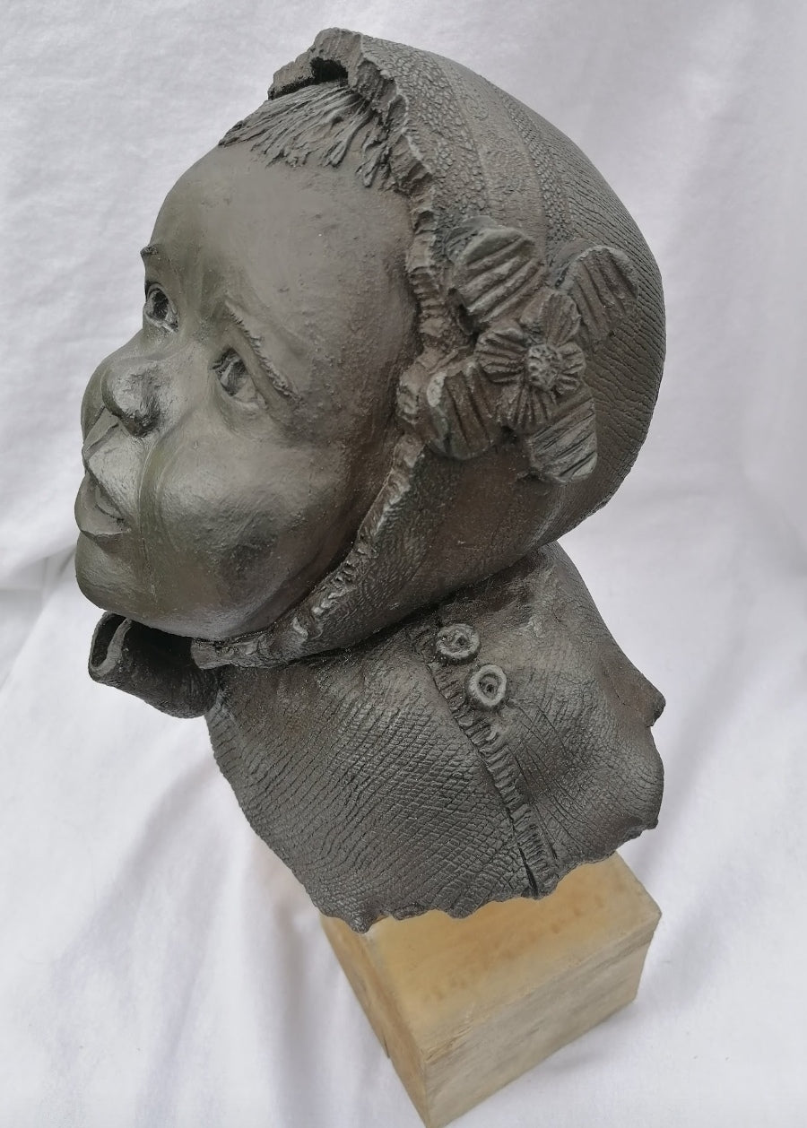 Buste de l'enfant Adelaïde effet métal by Sandrine De Zorzi